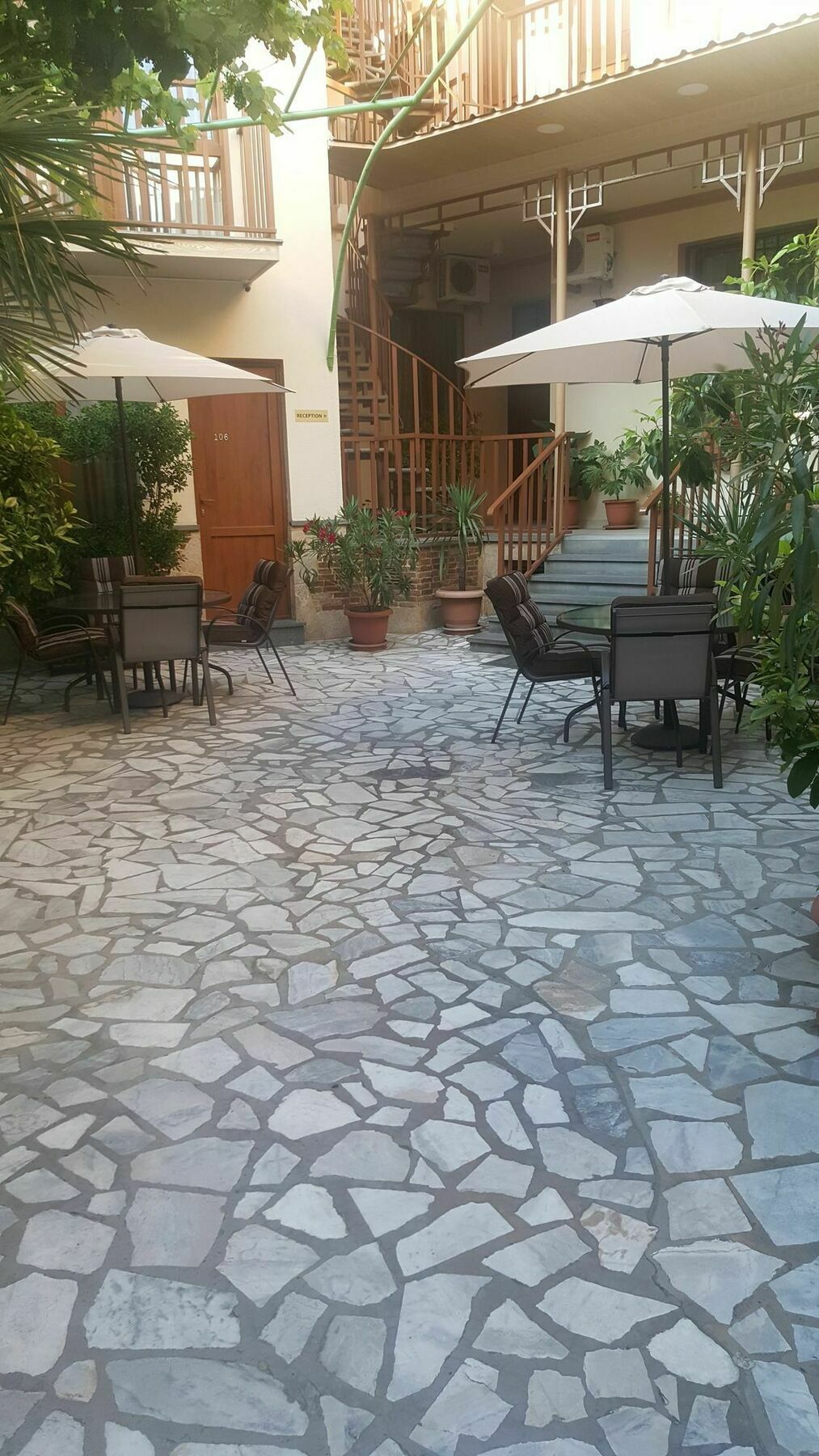 Danisimo Hotel Tbilisi Ngoại thất bức ảnh